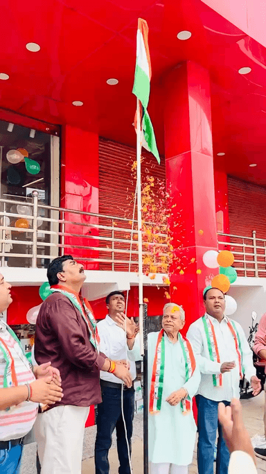 तिरंगे को सलामी देकर देश की एकता, अखंडता और स्वतंत्रता सेनानियों के बलिदान को नमन किया। 🇮🇳
जय हिंद
#स्वतंत्रता_दिवस #15अगस्त #ध्वजारोहण #जय_हिंद #जय_भारत #तिरंगा #अमेठी