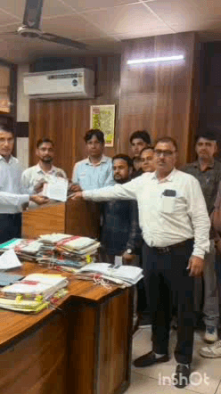 किशनगढ़ बास: पटवारी से मारपीट मामले में आरोपी की गिरफ्तारी की मांग, पटवार संघ ने एडीएम को सौंपा ज्ञापन