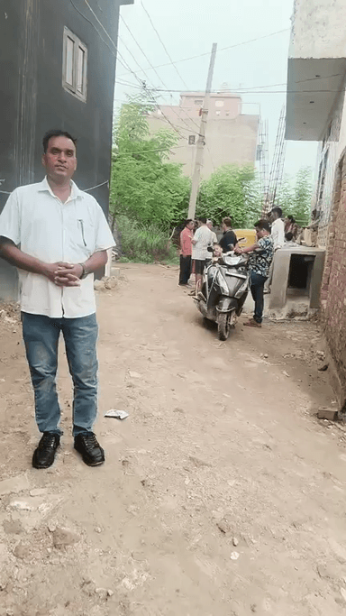 यमुना विहार: सभापुर इलाके में बिजली व्यवस्था पर पूर्व प्रतियासी विरेंद्र गुप्ता फौजी ने उठाए सवाल