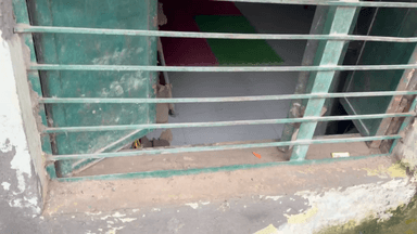 ग्राम पौरारा के आंगनवाड़ी केंद्र के बंद होने पर भी बिना जरूरत के रोजाना बिजली को अनावश्यक उपयोग किया जा रहा है
#बिजली विभाग #योगी आदित्य नाथ #डीएम अमरोहा