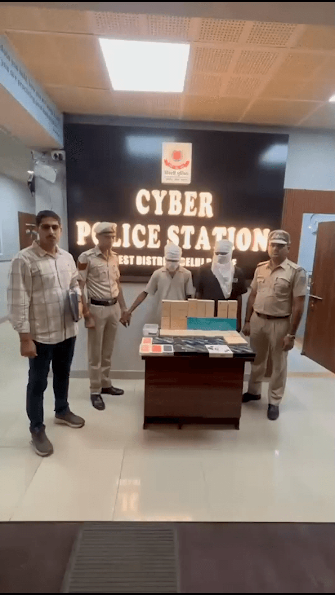 नजफगढ़: साइबर ठगी के बड़े नेटवर्क का भंडाफोड़, 25 लाख के मोबाइल बरामद, दो आरोपी गिरफ्तार