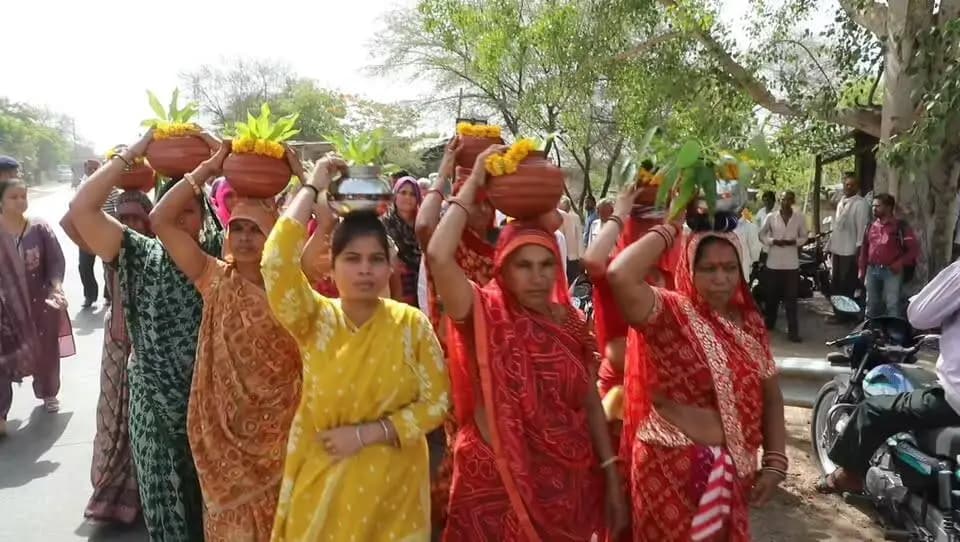 #जल_गंगा_संवर्धन_अभियान के तहत ग्राम #सावन में वृहद #जल_कलश_यात्रा निकाली गई। इस कलश यात्रा में मुख्य अतिथि राज्यसभा स...