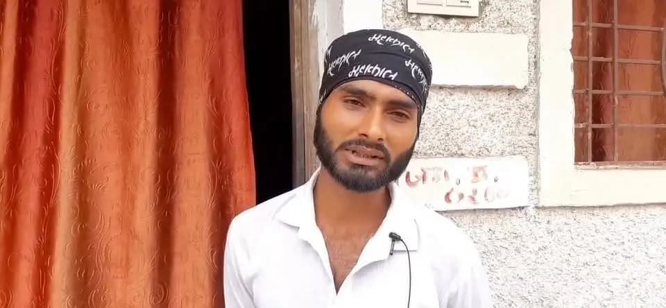 मेरा नाम रंजीत मंडराह है। मेरे पापाजी का नाम जगदीश मंडराह है। हमारा कच्चा मकान था पहले, अभी प्रधानमंत्री आवास योजना से हमारा पक्का मकान बना हुआ है। इसके लिये मैं प्रधानमंत्री श्री मोदी जी को बहुत-बहुत धन्यवाद देना चाहता हूं।
#प्रधानमंत्री_आवास_योजना
#12YearsOfSeva
#procwa #छिन्दवाड़ा
#JansamparkMP
PMO India
Dr Mohan Yadav
CM Madhya Pradesh
Jansampark Madhya Pradesh
