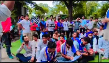 अगर कुछ नहीं कर सकते..!
तो लड़ने वाले का मनोबल मत तोड़ो..!! #komal_ahirwar_मूकनायक #bsp #damoh #mp
@komal_ahirwar_
