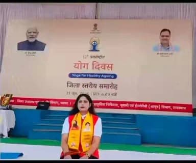 स्वस्थ मन और सुरक्षित समाज, यही है खुशहाली का आधार!
योग न केवल तनाव को दूर कर सकारात्मकता लाता है, बल्कि एक अनुशासित और जागरूक नागरिक बनने की प्रेरणा भी देता है।
रोज़ करें योग, रहें निरोग।
@PoliceRajasthan
@IgpAjmer https://t.co/Umd0whqslO
