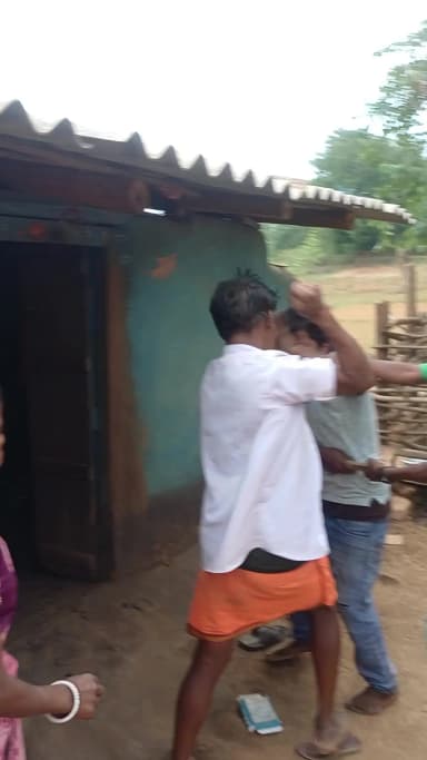 पिता का नाम रामकिशोर को अपना पुत्र को इसे परेशान करता है गांव का नाम पहाड़ देना पोस्ट ऑफिस देना जिला गुमला राजधानी रांची