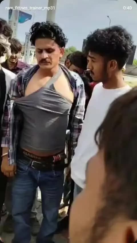 #विजयपुर का पुलिस प्रशासन किस नीद में सो रहा है दिन दहाड़े कट्टे की नोक पर लूट को अंजाम दिया जा रहा है और विजयुर थाने के