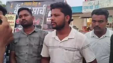 भरत तिवारी को न्याय दिलाने की मांग को लेकर खमरिया में निकला कैंडल मार्च, नम आंखों से दी श्रद्धांजलि