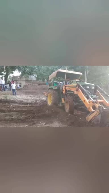 जमीन को जबरदस्ती कब्जा कराया जा रहा हैbadaunwa