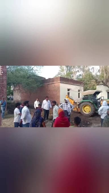रिश्वत लेकर जमीन कब्जा कराया जा रहा है