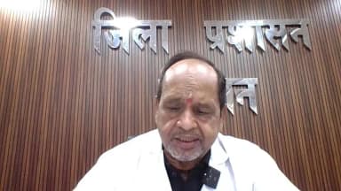 सर्पदंश पर प्राथमिक उपचार और बचाव एवं अन्य जानकारी देते हुए चिकित्सक।
Information & Public Relations Department, Government of Bihar Bihar Health Department @topfans #siwan #snakebiteawareness