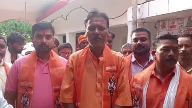# बाराबंकी
उद्धव ठाकरे के आवाहन पर अयोध्या शिवसैनिको ने की राम रक्षा महाआरती एवं हनुमान चालीसा पाठ
#अयोध्या #लूट