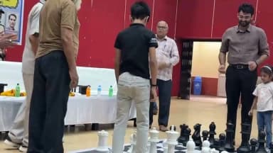 ♟️ राष्ट्रीय ओपन रैपिड शतरंज टूर्नामेंट का शुभारंभ
नीमच में जिला शतरंज संघ एवं जिला प्रशासन द्वारा आयोजित राष्ट्रीय ओपन रैपिड शतरंज प्रतियोगिता का शुभारंभ कलेक्टर श्री हिमांशु चंद्रा ने किया। खिलाड़ियों की सहभागिता से सजा यह आयोजन शतरंज प्रतिभाओं को राष्ट्रीय मंच प्रदान कर रहा है। 🏆
Jansampark Madhya Pradesh
#ChessTournament #Neemuch
#Chess
#नीमच