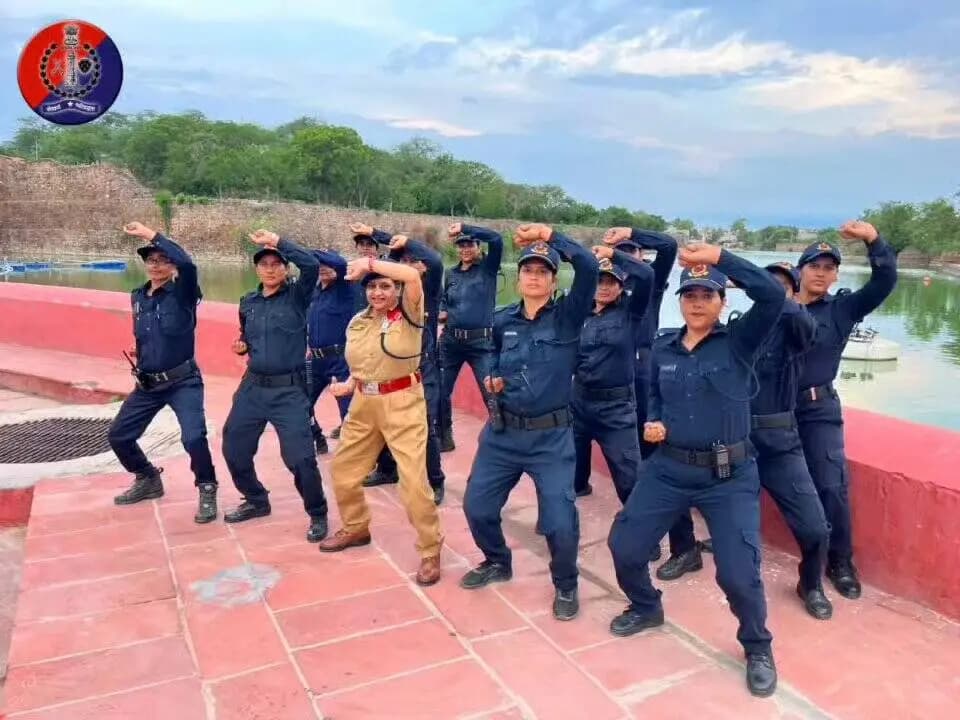 जिला पुलिस अधीक्षक श्री राजेश कुमार मीना IPS के निर्देशन में जिले में चलाए जा रहे #महिला_सुरक्षा_संकल्प_अभियान के तहत
श्रीमति सुनीता मीणा Add SP कम्युनिटी पुलिसिंग मुख्यालय राजस्थान के नेतृत्व में
#भरतपुर शहर में चलाया गया व्यापक महिला एवं बालिका सुरक्षा जागरूकता अभियान https://t.co/YbVUYWzo2R