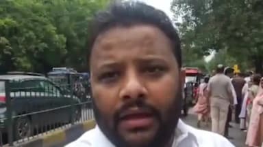 सिविल लाइन्स: '650 करोड़ के दवा घोटाले' के आरोप पर AAP का प्रदर्शन, GTB अस्पताल के बाहर सरकार को घेरा