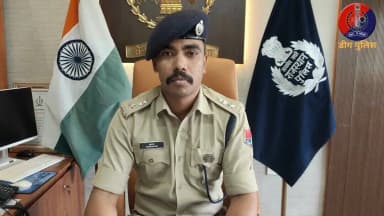 पुलिस अधीक्षक शरण गोपीनाथ के. IPS के निर्देशन मे Operation AntiVirus के तहत #डीग पुलिस की कार्यवाही
फर्जी सिम विक्रेता कुल 175 सिमकार्ड व एक मोबाइल सहित गिरफ्तार
#DeegPolice
#RajasthanPolice
@PoliceRajasthan https://t.co/wT7ud4JFti