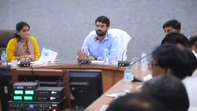 शिक्षा की गुणवत्ता और परीक्षा परिणाम सुधार पर विशेष फोकस
कलेक्टर श्री हिमांशु चंद्रा ने जिले के सभी प्राचार्यों एवं संकुल प्राचार्यों की समीक्षा बैठक लेकर समयबद्ध पाठ्यक्रम, नियमित मूल्यांकन, विद्यार्थियों की काउंसलिंग, गणित-अंग्रेजी शिक्षण सुदृढ़ीकरण,छात्रों की उपस्थिति प्रतिशत में सुधार, अपार आईडी पूर्ण करने तथा निजी विद्यालयों की जांच सहित विभिन्न बिंदुओं पर आवश्यक निर्देश दिए। साथ ही उत्कृष्ट शिक्षकों को 15 अगस्त पर सम्मानित करने की घोषणा की।
CM Madhya Pradesh
Jansampark Madhya Pradesh
Department of School Education, Madhya Pradesh
#SchooleEducation
#Neemuch
#नीमच
