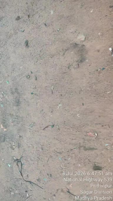 नगर परिषद पृथ्वीपुर के ओरछा रोड पर गम्भीर स्थिति। टैक्स जमा किया है। अवैध घोषित कैसे किया