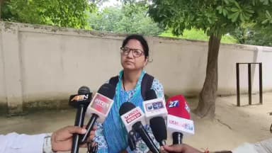 सिराथू: लुकिया के प्राइमरी स्कूल की शिक्षिका के हाथों में हथियार की सूचना पर पहुंचे सीओ, शिक्षिका ने कहा- सुरक्षा कर रही हूं