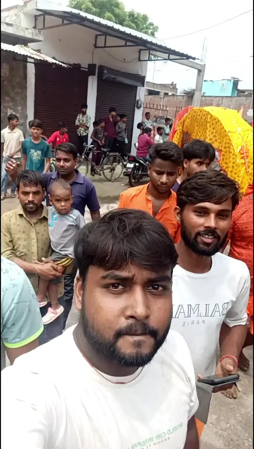 01/08/2026 को ग्राम बरहा जिला पीलीभीत कछला धाम 🔱 ग्राम बरहा मैं पूराने शिव मंदिर पर चढ़ाया गया जाल #शनिवार। 03/08/2026