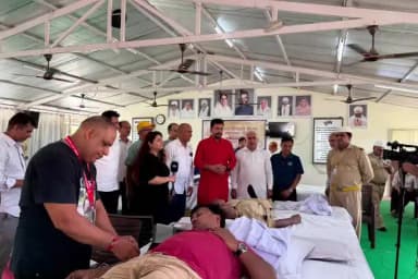 करोल बाग: बुराड़ी में रक्तदान शिविर का आयोजन, विधायक संजीव झा हुए शामिल