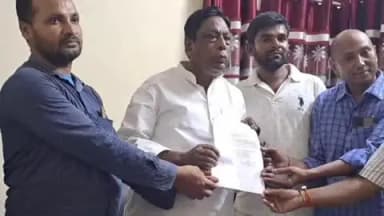 बरहरुवा: थोक उर्वरक विक्रेताओं की मनमानी के खिलाफ खुदरा विक्रेताओं ने मोर्चा खोला, विधायक के लिए पूर्व मंत्री को सौंपा ज्ञापन