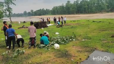 कोटाडोल: जनकपुर में मुक्तिधाम का अभाव, बारिश में तिरपाल के सहारे हो रहा अंतिम संस्कार, सुविधाएं देने की मांग