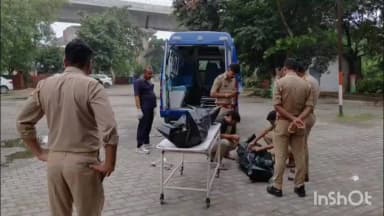 गाज़ियाबाद: मोदीनगर इलाके में सड़क हादसे में बाइक सवार तीन लोगों की दर्दनाक मौत, पुलिस मामले की जांच में जुटी
