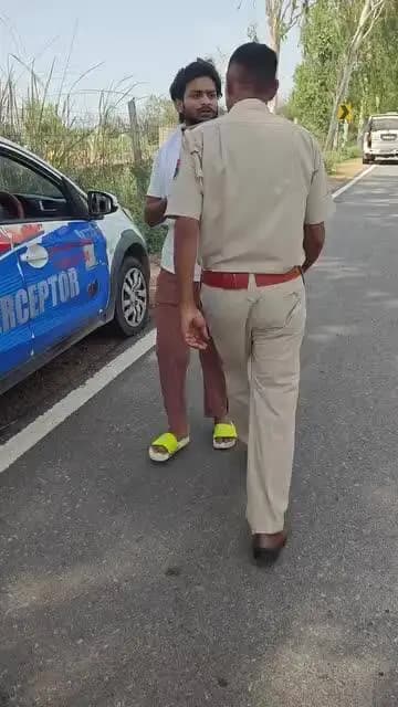 Delhi Traffic police ki gunda gardi 🙏#delhipolice #rekhagupta #traficpolice #explore #fyp