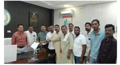 खैरागढ़: प्रधानपाठ बैराज मरम्मत के लिए कांग्रेस ने दिया कलेक्टर को ज्ञापन