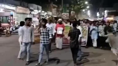 गोटेगांव: गोटेगांव में मासूम से दरिंदगी और हत्या के विरोध में कैंडल मार्च, आरोपी को फांसी देने की मांग