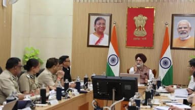 दिल्ली के ट्रैफिक मैनेजमेंट पर एलजी ने की बड़ी समीक्षा बैठक