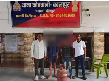 बदलापुर: बदलापुर पुलिस ने प्राथमिक विद्यालय से चोरी करने वाले 2 बाल अपचारियों को पकड़ा, कब्जे से सिलेंडर बरामद