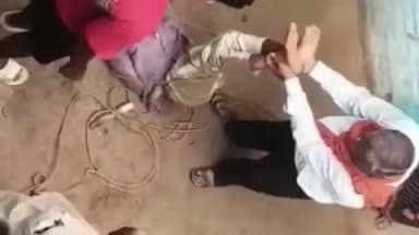 डेरापुर: यूपी: डेरापुर में प्रेमिका से मिलने पहुंचे युवक को ग्रामीणों ने बनाया निशाना, बांधकर पिटाई का वीडियो हुआ वायरल