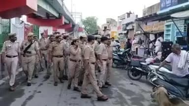 हाथरस: कांवड़ यात्रा के दृष्टिगत ASP ने शहर क्षेत्र में कांवड़ रूट पर पैदल गश्त कर सुरक्षा एवं यातायात व्यवस्थाओं का लिया जायजा