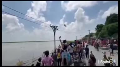 अनूपशहर: अनूपशहर तहसील क्षेत्र में शिव भक्तों पर आसमान से बरसे फूल