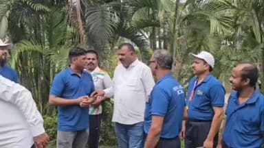 नेपानगर: खेल महोत्सव में फुटबॉल खिलाड़ियों को प्रमाण पत्र देकर किया सम्मानित