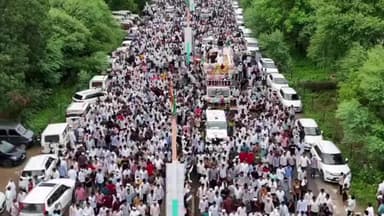 नांगल राजावतान: मीणा हाईकोर्ट परिसर में आयोजित दो दिवसीय आदिवासी महोत्सव में लोक कलाकारों की प्रस्तुतियों ने मन मोह लिया