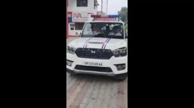 निघासन: निघासन तहसील गेट पर बेतरतीब खड़ी 13 बाइक सीज, चौपहिया वाहनों के चालान; परिवहन विभाग ने की कार्रवाई