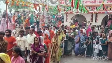 मार्टिनगंज: बरदह के बंधवा महादेव प्राचीन शिव मंदिर पर सावन महीने के दूसरे सोमवार को श्रद्धालुओं की भीड़ लगी