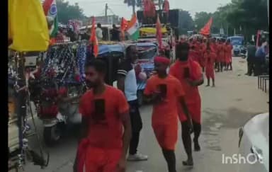 संडीला: अतरौली के सिद्धनाथ, जंगली शिव मंदिर पहुंचा 900 कांवड़ियों का जत्था, हर-हर महादेव के जयकारों से गूंजा वातावरण