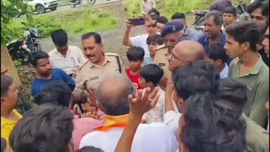 सुसनेर: सोयतकलां में पुलिया की मांग पर प्रदर्शन के दौरान पुलिसकर्मी पर अभद्रता का आरोप, रहवासी तहसील में डटे