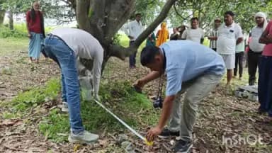 बिंदकी: दरियापुर के समीप लकड़ी ठेकेदार ने फांसी लगाकर जान दी, फोरेंसिक टीम पहुंची, 4 घंटे बाद शव पीएम के लिए भेजा गया