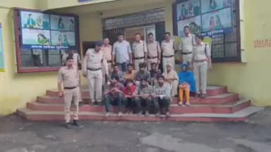 पुनासा: ओंकारेश्वर में कपड़ों पर बिस्किट थूककर चोरी करने वाले उज्जैन-महाराष्ट्र के 10 चोर गिरफ्तार