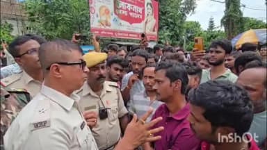 গঙ্গারামপুর: টোটো ধরপাকড়ের প্রতিবাদে ৫১২ নম্বর জাতীয় সড়ক অবরোধ গঙ্গারামপুরে