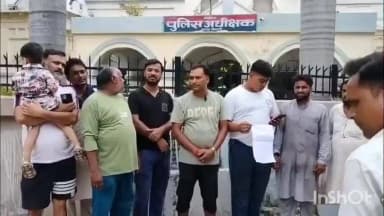 मैनपुरी: मैनपुरी में होटल संचालकों और ठेले वालों ने विश्व हिंदू महासंघ गौरक्षा दल के खिलाफ एसपी से की शिकायत