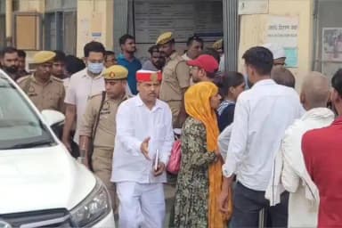 बदलापुर: बदलापुर में जिलाधिकारी की छापेमारी से मची अफरा-तफरी, अल्ट्रासाउंड व एक्स-रे सेंटर सीज, CHC का भी किया निरीक्षण