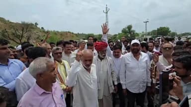नवलगढ़: पूर्व मंत्री डॉ. राजकुमार शर्मा की अगुवाई में गोठड़ा थाने का घेराव, भारी पुलिस जाब्ता तैनात