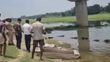 मिश्रिख: गोमती में मिला अज्ञात शव, पुलिस चार घंटे तक क्यों रही नदी पर मौजूद? पोस्टमार्टम के लिए भेजा गया सीतापुर