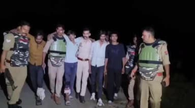 महोबा: ऑफिसर्स कॉलोनी में चोरी का खुलासा, संजरी स्कूल के पास मुठभेड़ में दो बदमाश हुए घायल